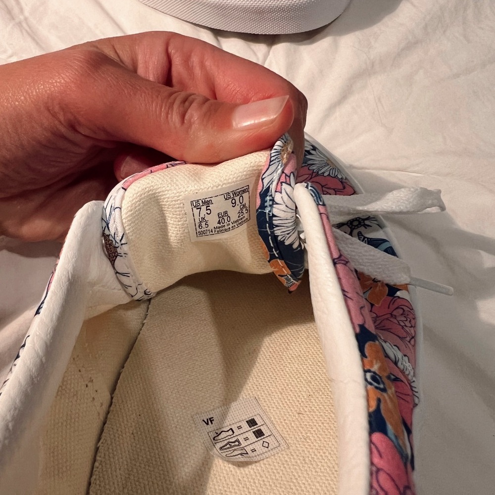 Vans - Picture 4 of 4